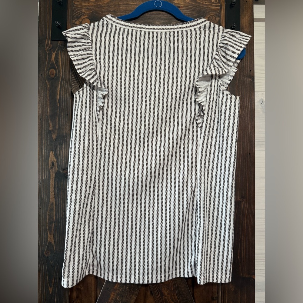 Shewin Ruffle Sleeveless Top - Picture 4 of 5